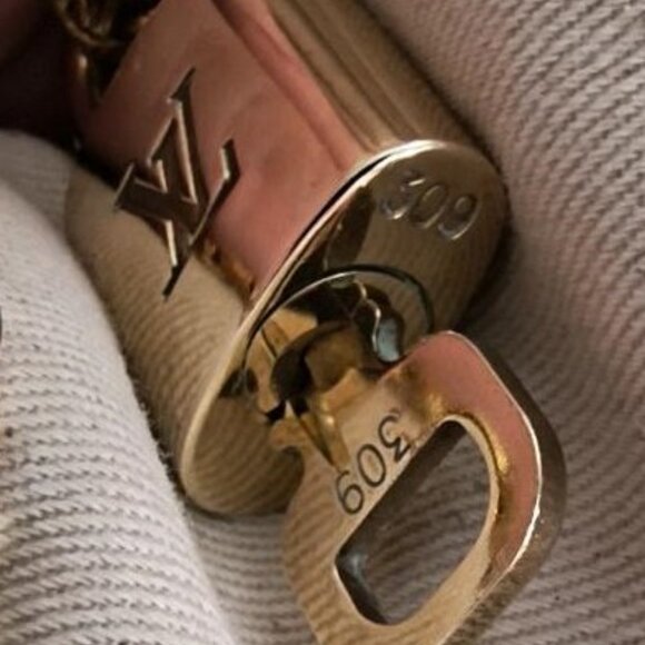 LV Lock & Key w/ Chain - Picture 4 of 6